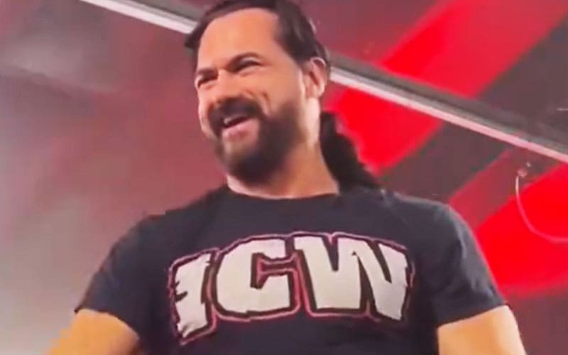 drew-mcintyre-makes-surprise-appearance-at-icw-54