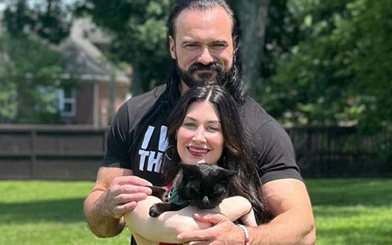 drew-mcintyre-spotted-with-his-wife-still-wearing-cm-punks-bracelet-35