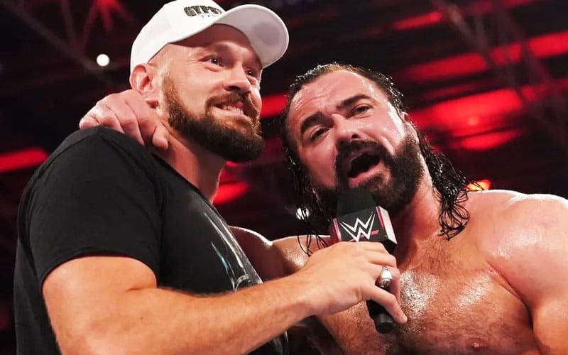 drew-mcintyre-wasnt-happy-singing-with-tyson-fury-at-2022-wwe-clash-at-the-castle-02