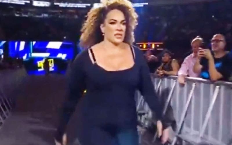 uncensored-footage-of-child-flipping-off-nia-jax-during-628-wwe-smackdown-revealed-41