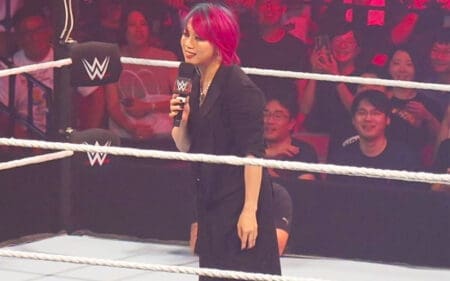 asuka-spotted-without-crutches-at-japan-wwe-live-event-amidst-in-ring-hiatus-09