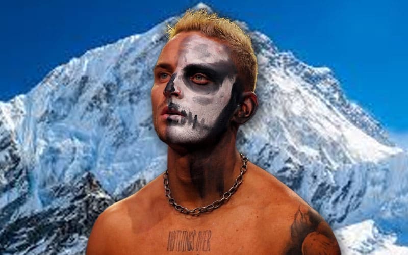 darby-allin-hasnt-given-up-plan-to-climb-mount-everest-01