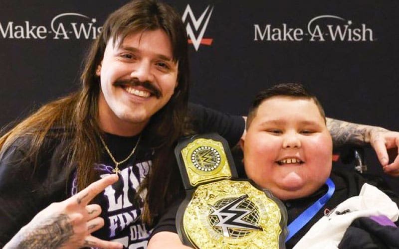 dominik-mysterio-granted-young-fans-make-a-wish-ahead-of-819-wwe-raw-19