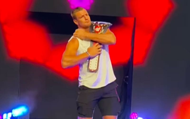 ex-nfl-star-rob-gronkowski-makes-surprise-appearance-at-fanatics-fest-51