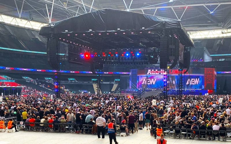 fans-outraged-about-visibility-issues-at-aew-all-in-2024-46