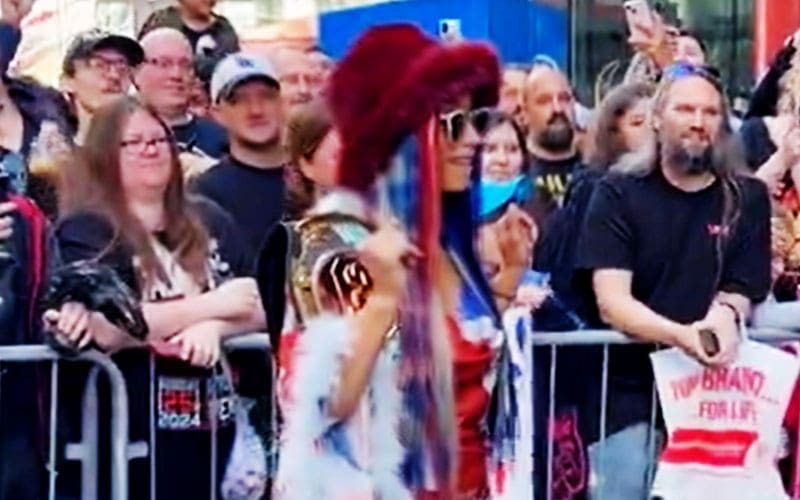 mercedes-mone-shoots-tiktok-with-excited-fans-outside-wembley-ahead-of-aew-all-in-01