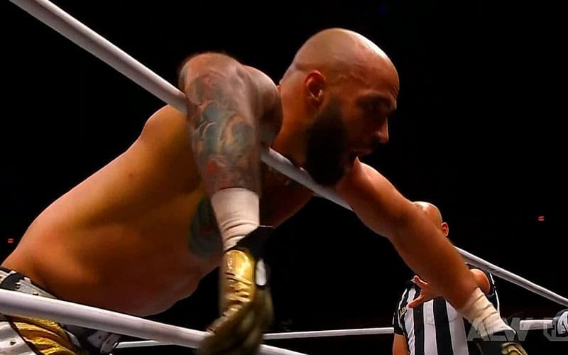 ricochet-wins-singles-debut-match-during-828-aew-dynamite-09