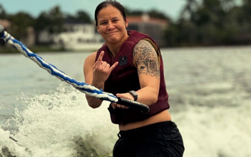 shayna-baszler-shows-off-wakesurfing-skills-in-first-time-outing-52