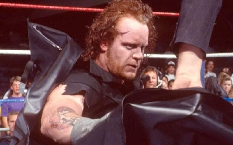 undertaker-tells-all-about-origin-of-his-bodybag-gimmick-43