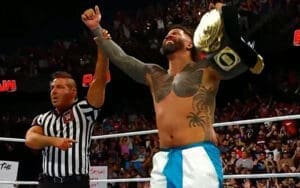 jey-uso-defeats-bron-breakker-to-win-wwe-ic-title-during-923-raw-26