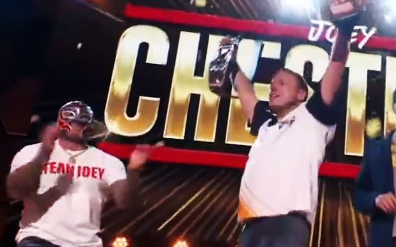 joey-chestnut-earns-custom-wwe-belt-from-rey-mysterio-after-hotdog-eating-contest-win-32