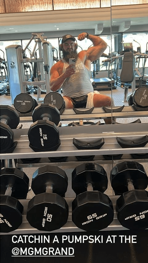 braun-strowman-back-in-gym-for-the-first-time-after-suffering-groin-injury-18