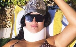 steph-de-lander-rocks-bikini-and-neck-brace-after-recent-surgery-18