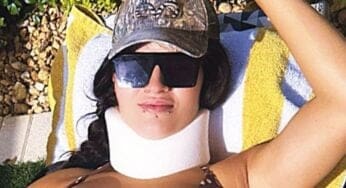 steph-de-lander-rocks-bikini-and-neck-brace-after-recent-surgery-18