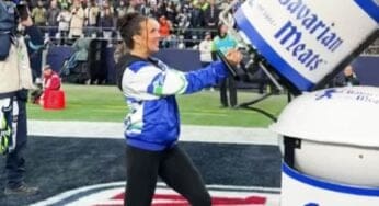 chelsea-green-goes-wild-with-t-shirt-cannon-at-seattle-seahawks-game-23