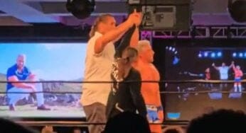 the-great-khali-believes-in-joe-hendry-during-in-ring-moment-at-wrestlecade-2024-19