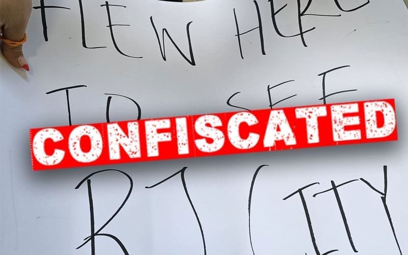 Fan’s Signs Confiscated Before AEW Grand Slam: Australia
