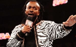 Kofi Kingston Flexes on WWE Fans With Savage Response About His Back Workout Kofi Kingston Flexes on WWE Fans With Savage Response About His Back Workout