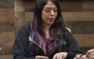 Elayna Black Forgets How to Spell Her Own Nickname During Signing