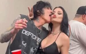 Tommy Lee Licks Saraya’s Face Backstage at Mötley Crüe Vegas Show Tommy Lee Licks Saraya’s Face Backstage at Mötley Crüe Vegas Show