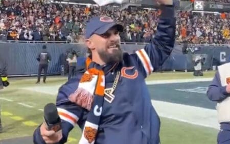 Seth Rollins Appears at Bears Game with No Cast, Moves Arm Freely After Injury